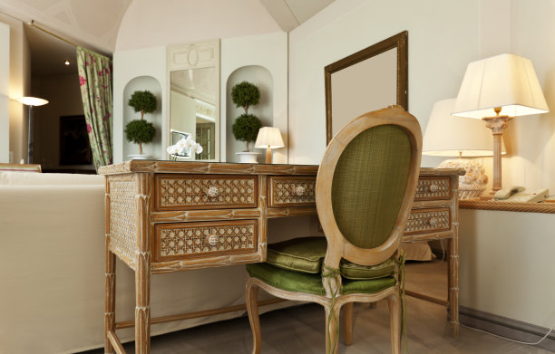 舒适的套房，木桌素材图片