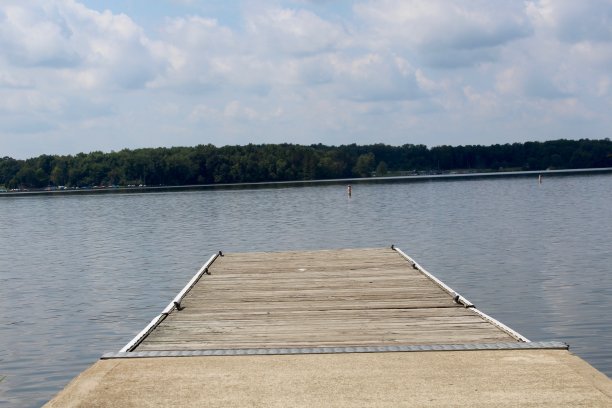 湖边码头图片下载