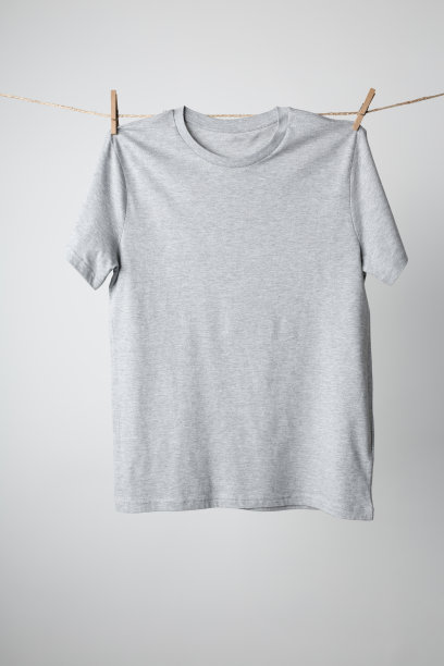 灰色t恤模型图片下载