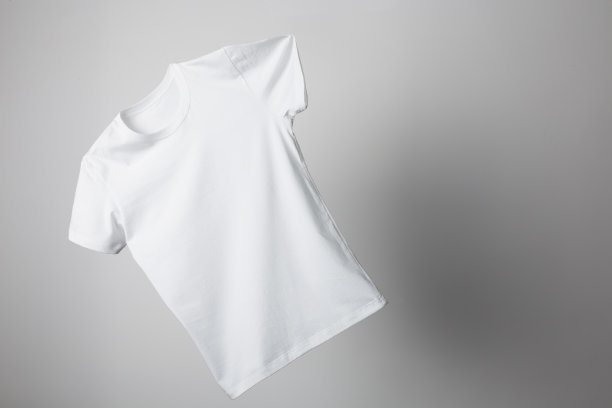 白色t恤模型图片下载