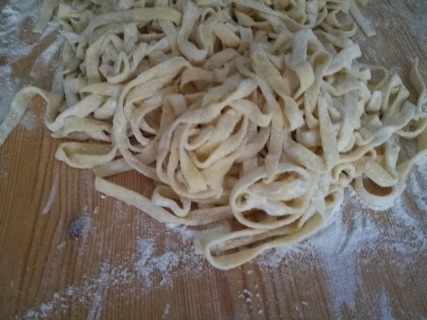 自制的鸡蛋面条图片下载