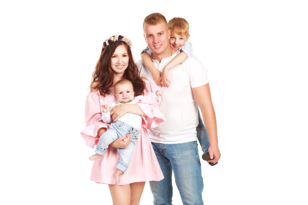 幸福美满的家庭，两个儿子图片下载