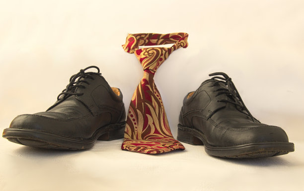 男士商务鞋和领带图片下载