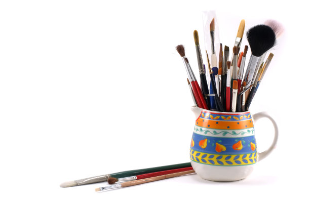 旧水罐里各种艺术刷子图片下载