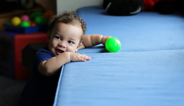 快乐微笑的孩子图片下载