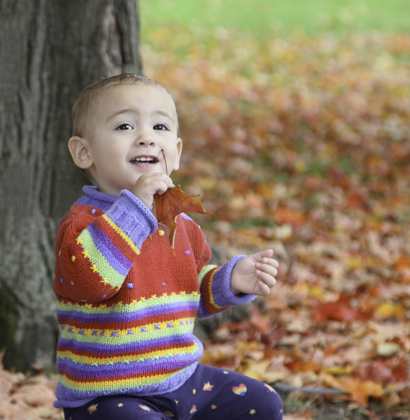 一年半女孩秋天快乐图片下载