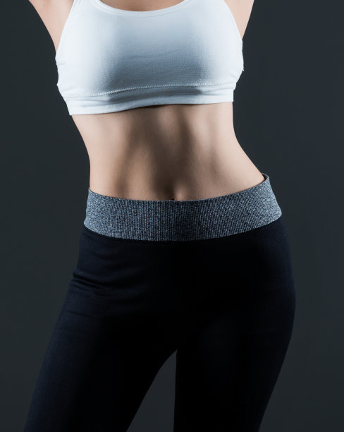 美丽苗条的女人灰色背景图片下载