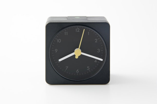 闹钟在白色背景图片下载