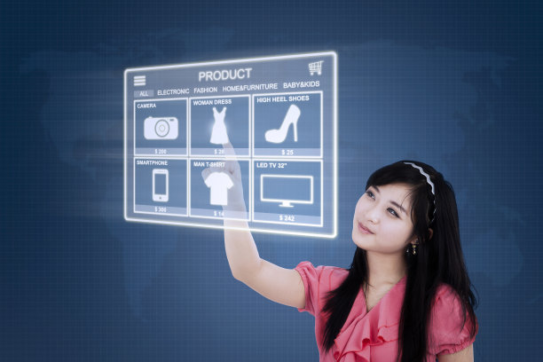 拥有虚拟屏幕的年轻企业家图片下载