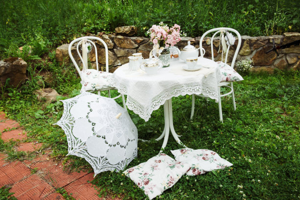 一张可爱的桌子和茶具的图片图片下载