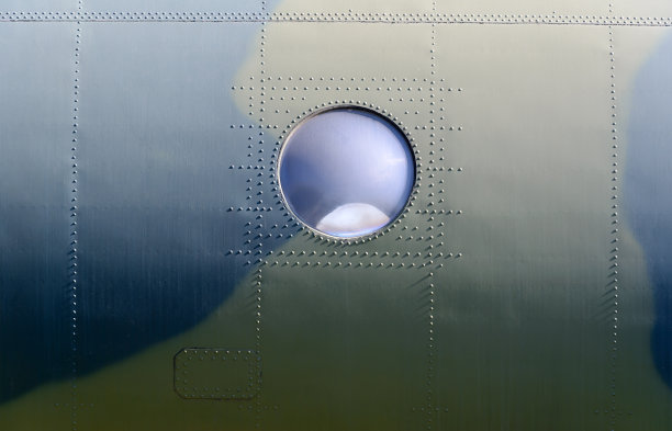 军用飞机的舷窗图片下载