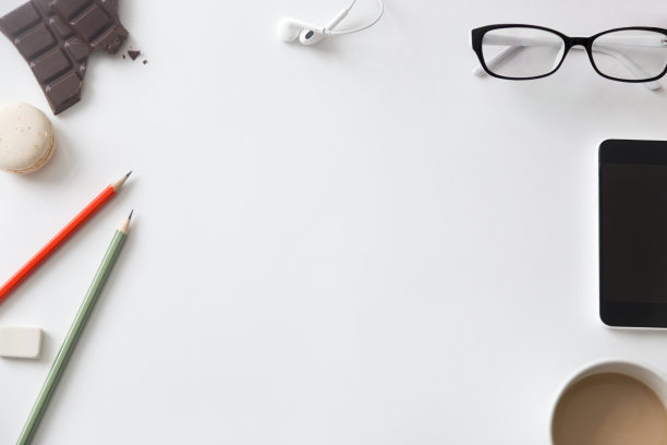 半空的白色现代桌子，中间是拷贝区图片下载