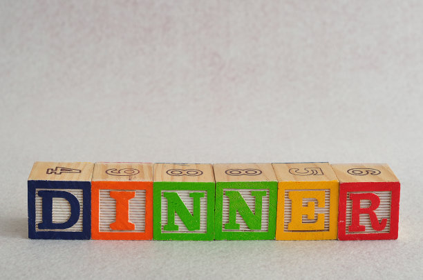dinner这个词是用字母块拼出来的图片下载