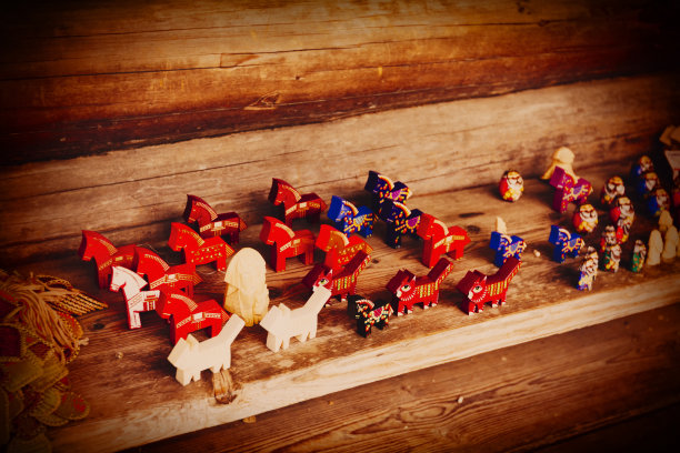 俄罗斯木雕民间工艺品。图片下载