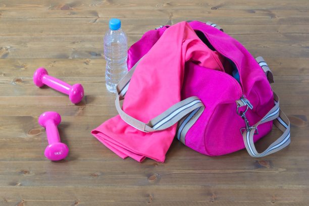 把运动器材拿出来图片下载