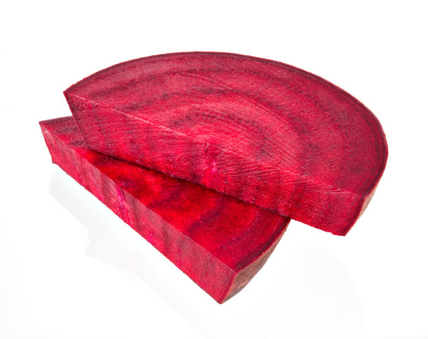 在白色背景上分离的甜菜片图片下载