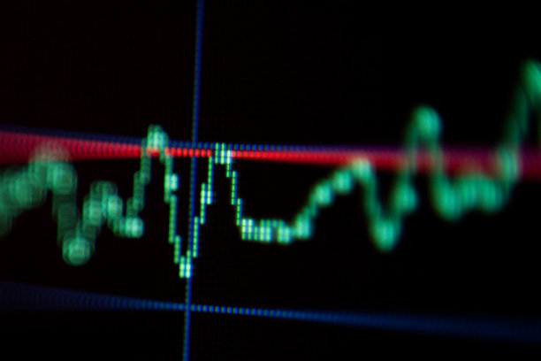 在显示器上显示绿色图形图片下载