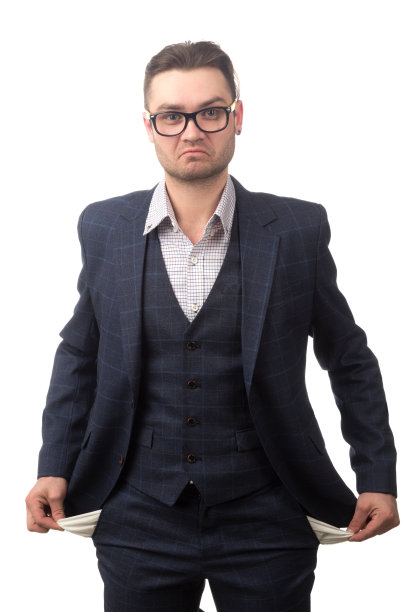 口袋空空的年轻商人孤立于白人之上图片下载