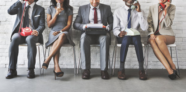 企业员工坐着的概念素材图片