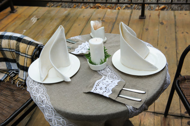 街边咖啡馆的桌子图片下载