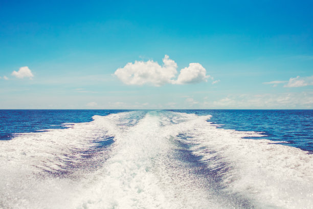 背景水面后快速移动摩托艇复古复古图片下载