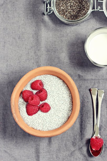 覆盆子奇亚籽隔夜布丁图片下载