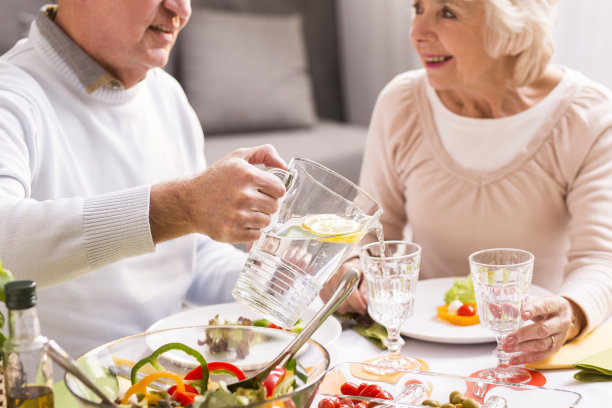 简单的晚餐不一定无聊图片下载