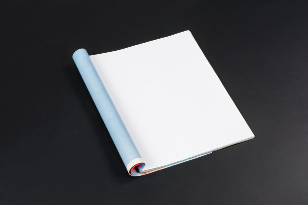 模型杂志或目录上的黑色黑板背景。图片下载