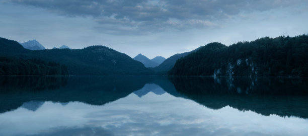 阿尔卑斯山湖图片下载