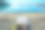 快乐少女在大自然中写日记图片下载