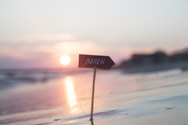 海滩度假村概念，模糊照片为背景图片下载