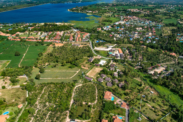 工业地产开发在农田航拍图片下载