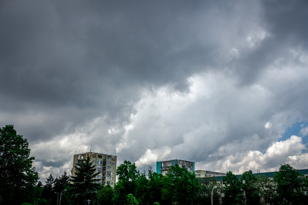 城市中的风暴图片下载