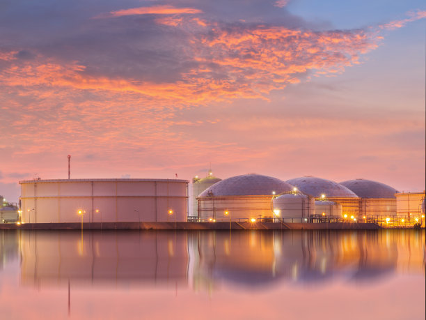 采购产品天然气储罐，油罐，液化石油气，石化工厂，石油图片下载