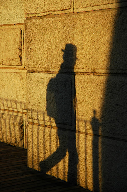 旅行者的影子图片下载