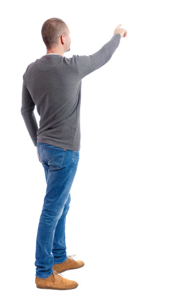 后视图指向年轻男子的衬衫和牛仔裤。素材图片