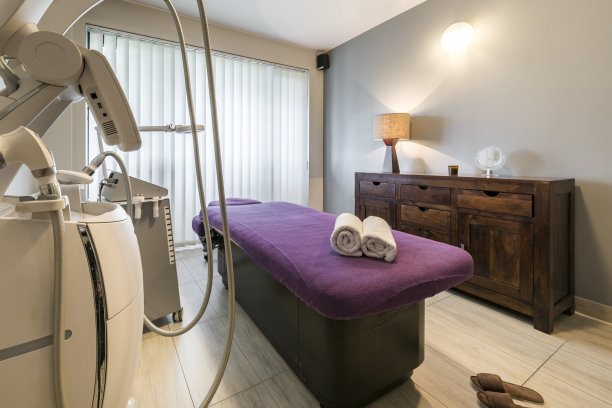 按摩室内部的健康中心图片下载