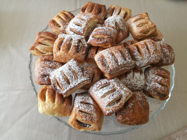 牛角面包和早餐糕点图片下载