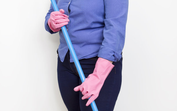 打扫地板的女人图片下载