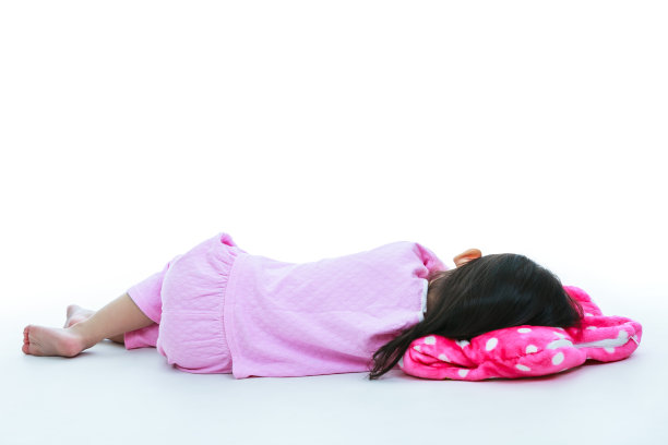 健康儿童的概念。后视图亚洲女孩睡得很安稳。图片下载