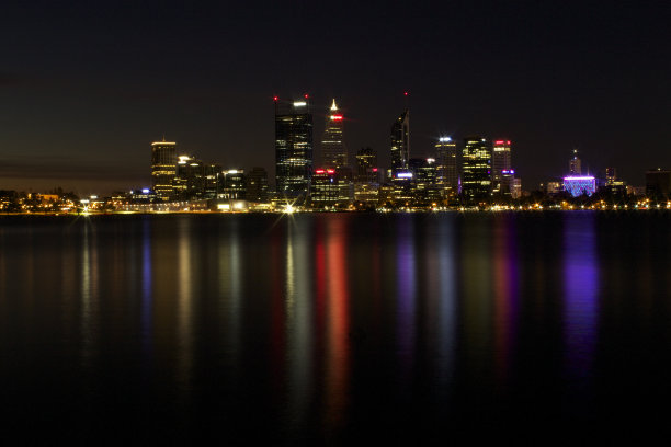 珀斯市和天鹅河的夜晚图片下载