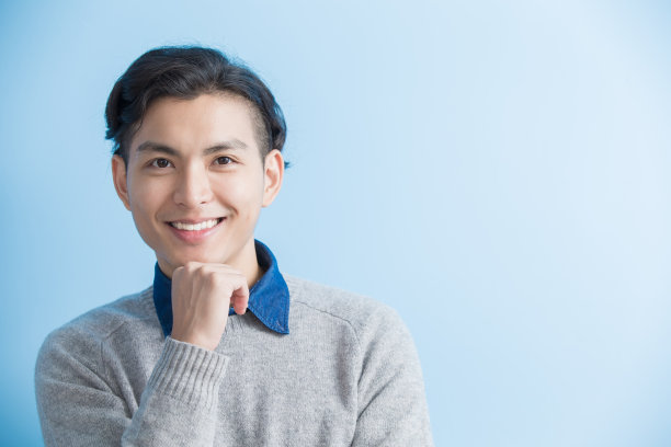 男人对你微笑图片下载