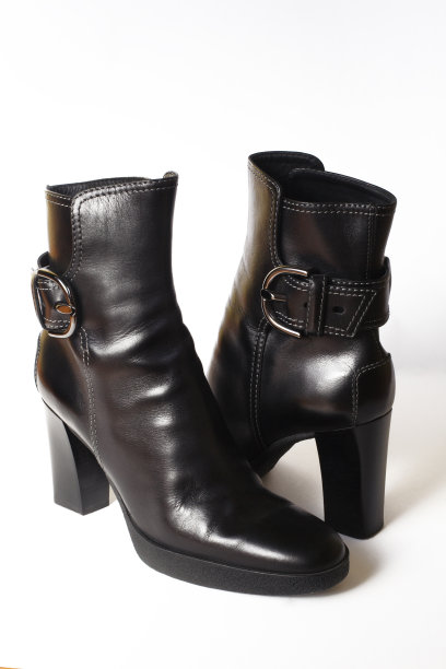 黑色的靴子图片下载