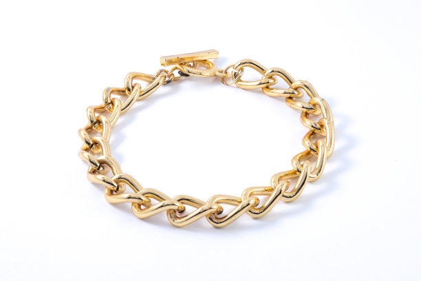 厚厚的金手镯孤立在白色图片下载