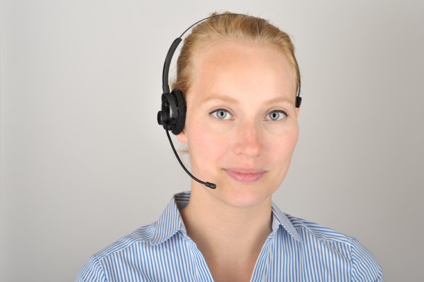 商务女性戴耳机图片下载