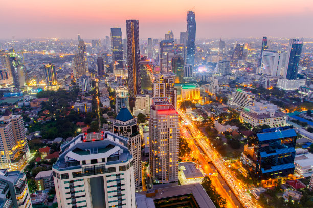 曼谷市多姿多彩的夜生活图片下载