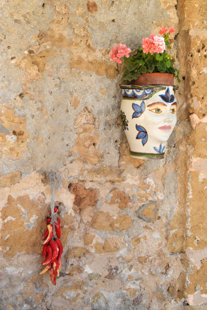 纹理墙与美丽的西西里陶瓷图片下载