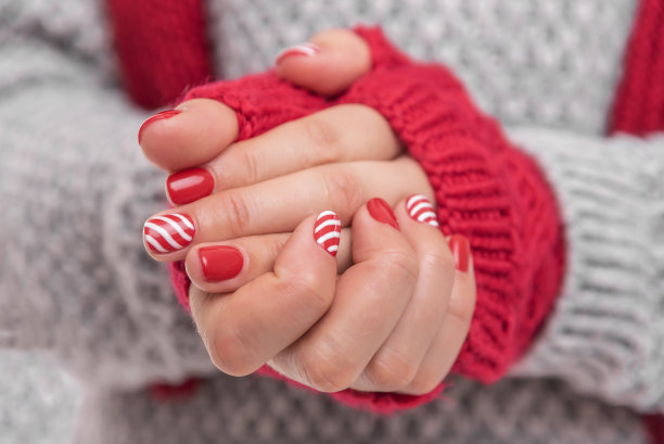 双手温暖手套。图片下载