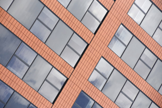 倾斜的照片墙壁与框窗和装饰瓷砖图片下载