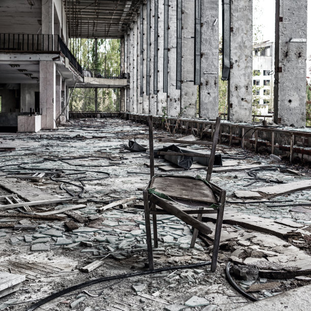 切尔诺贝利文化宫里的烂椅子图片下载